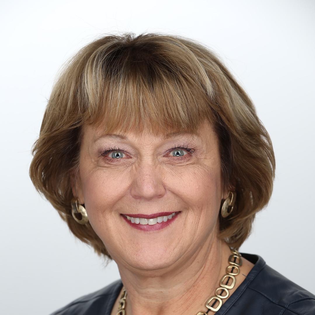 headshot of Moderator: Cindy Miller